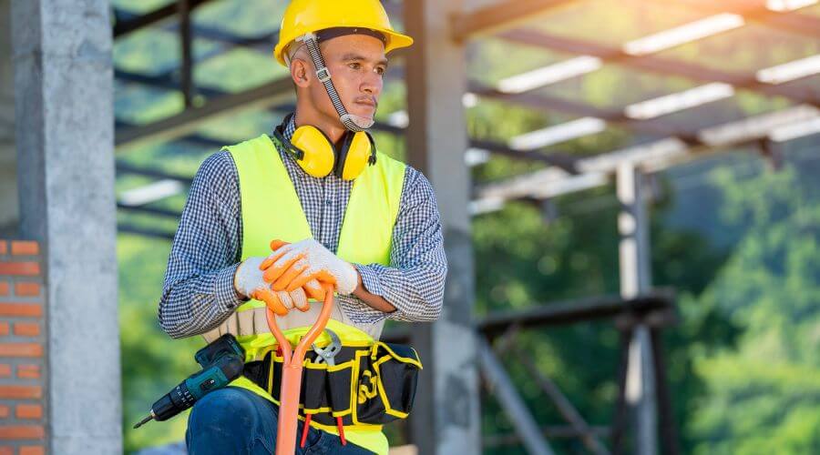 Professional gutter cleaning in Kula, HI